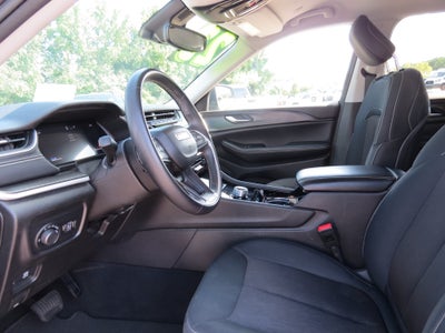 2023 Jeep Grand Cherokee L Laredo 4x2