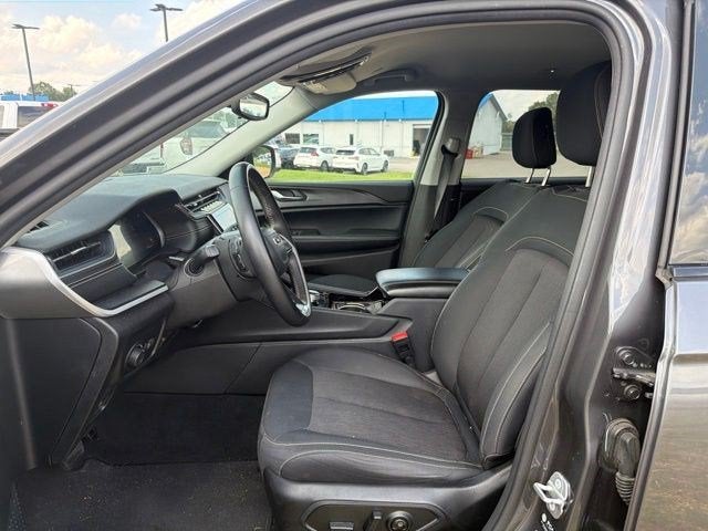 2023 Jeep Grand Cherokee L Laredo 4x2