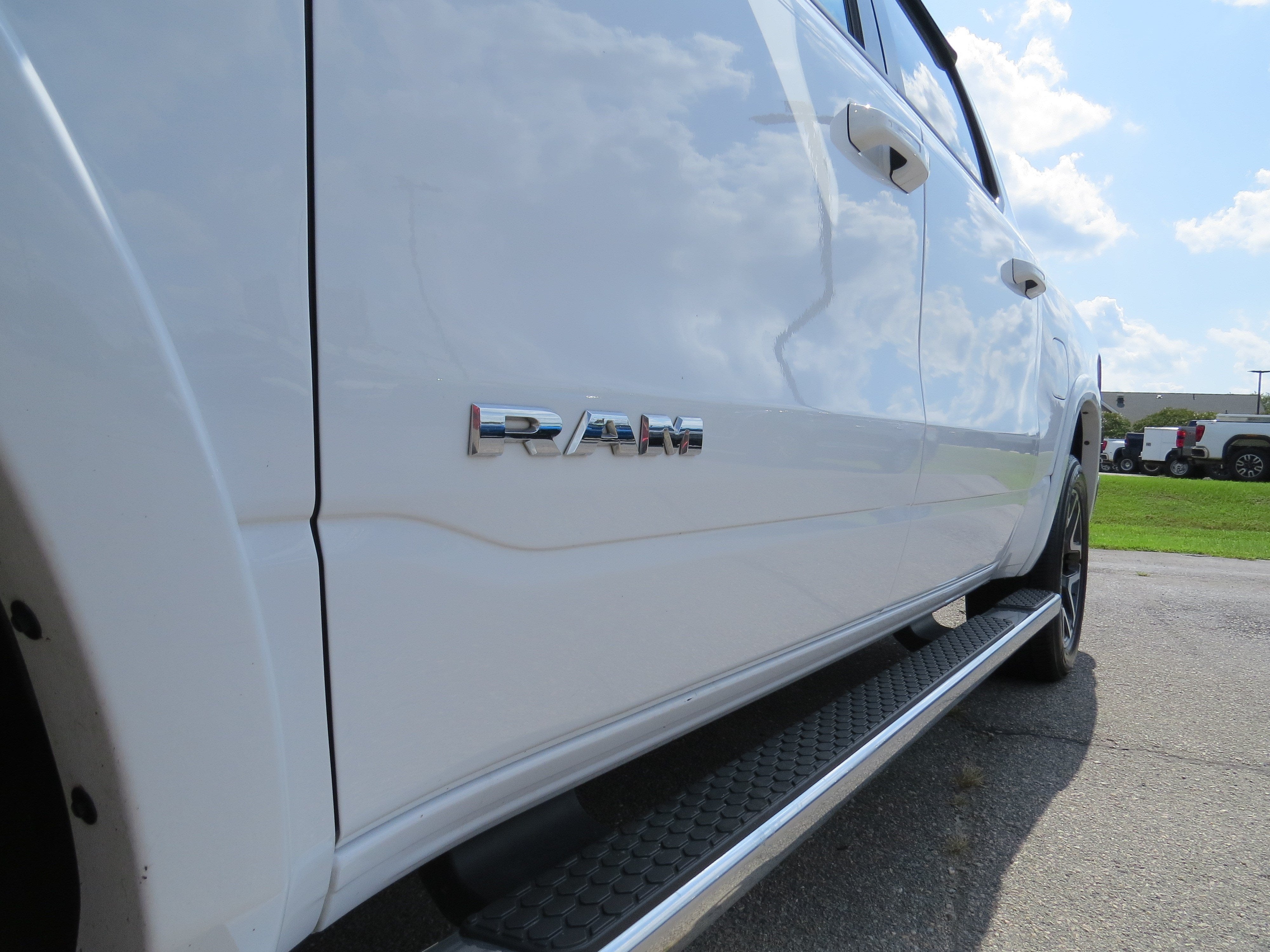2025 RAM 1500 Laramie Crew Cab 4x4 5'7" Box