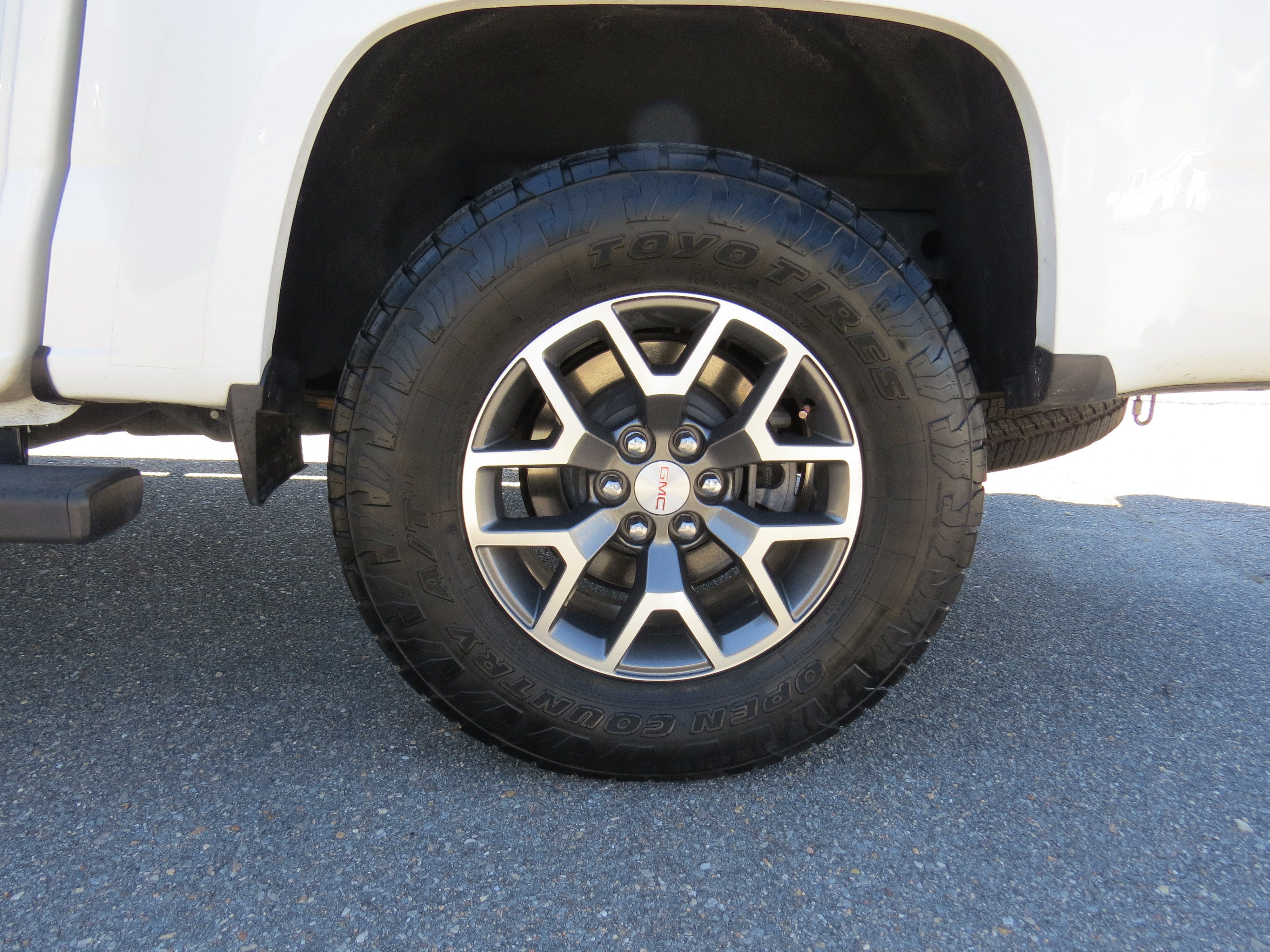 2022 GMC Canyon 4WD AT4 w/Cloth