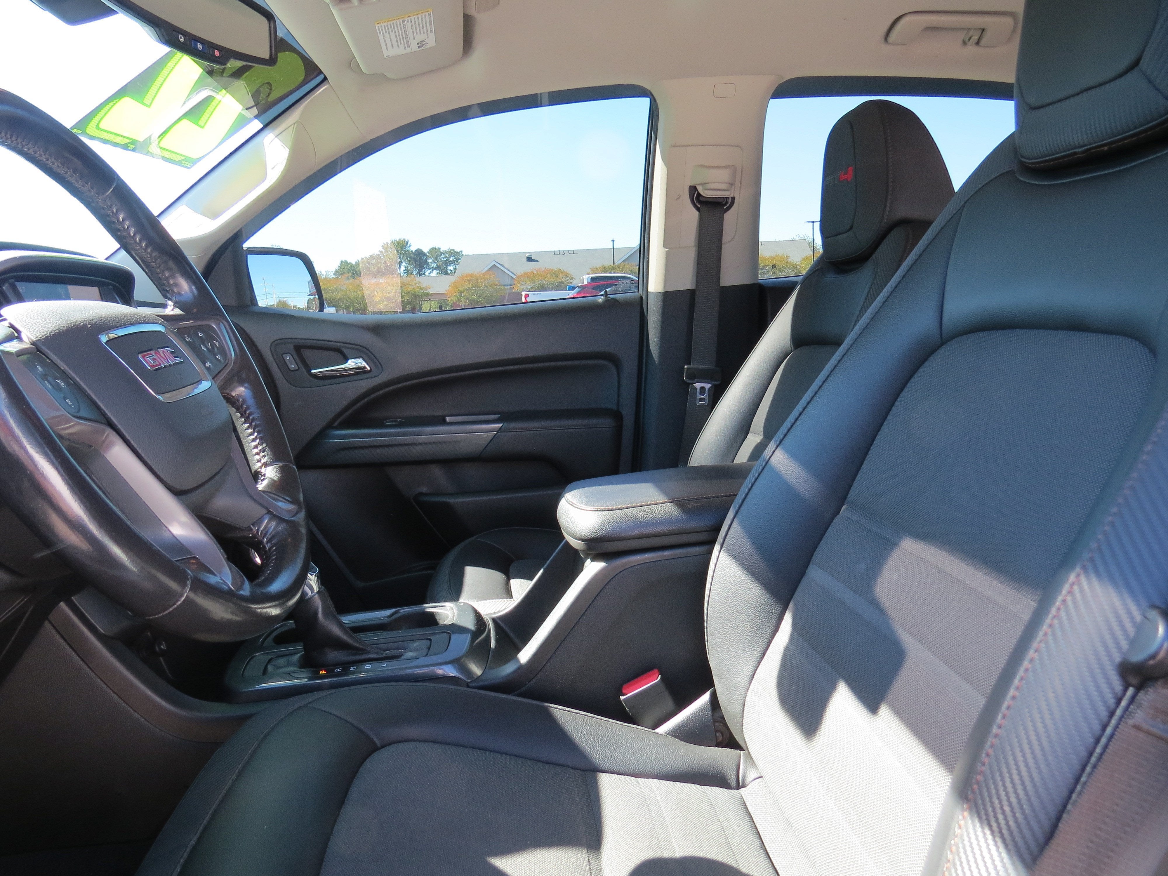 2022 GMC Canyon 4WD AT4 w/Cloth