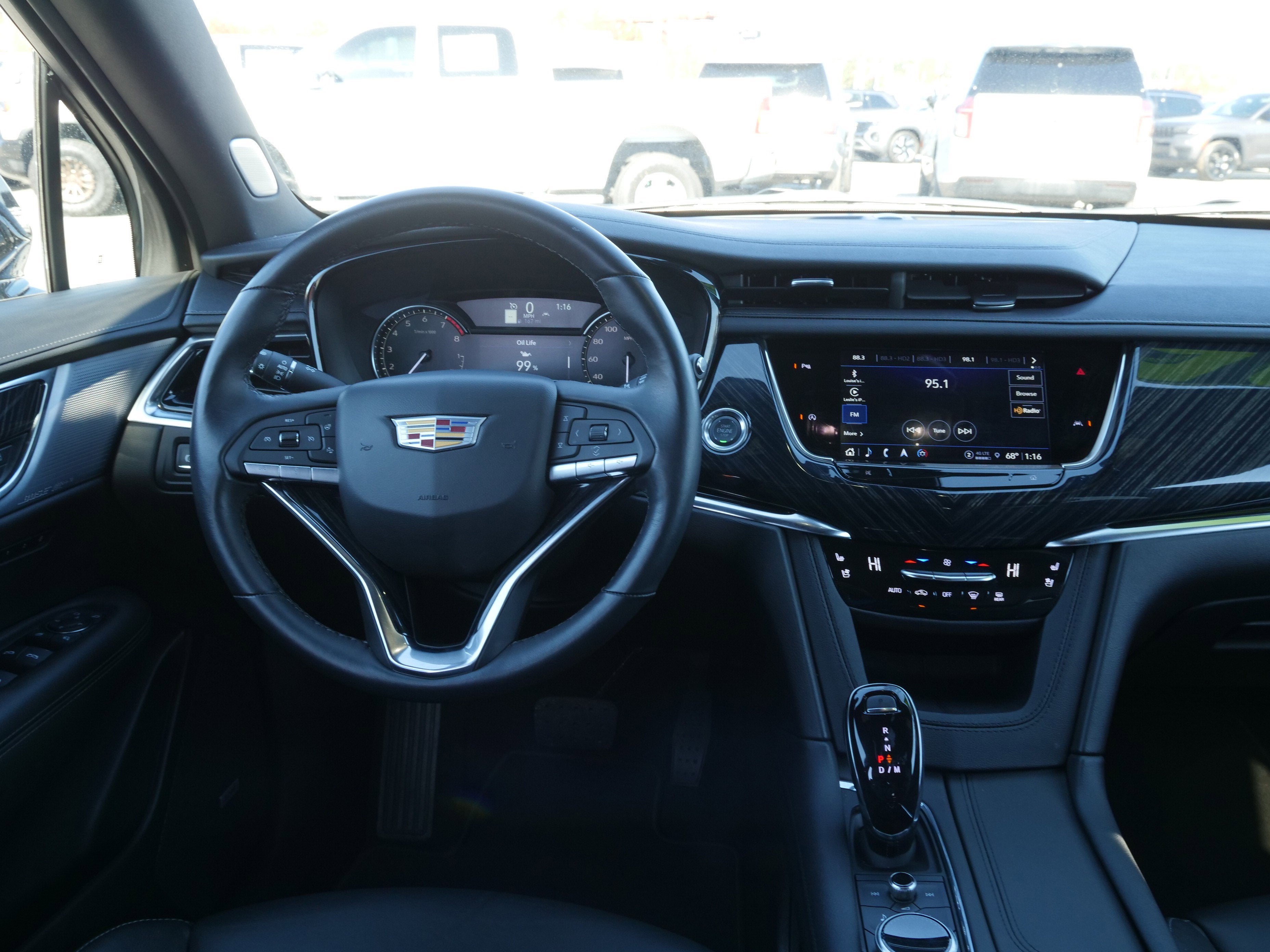 2025 Cadillac XT6 Premium Luxury