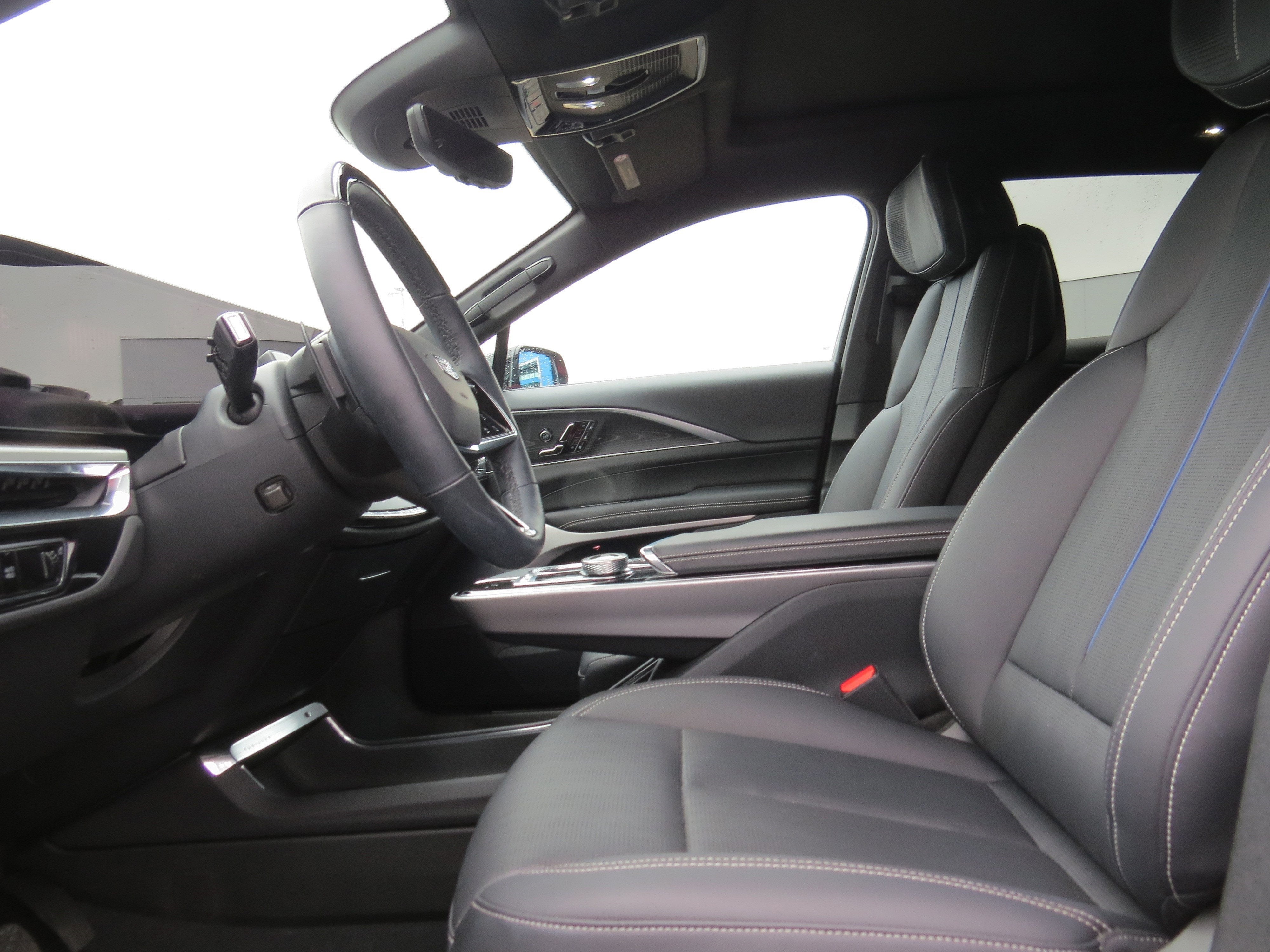 2025 Cadillac LYRIQ Sport 2