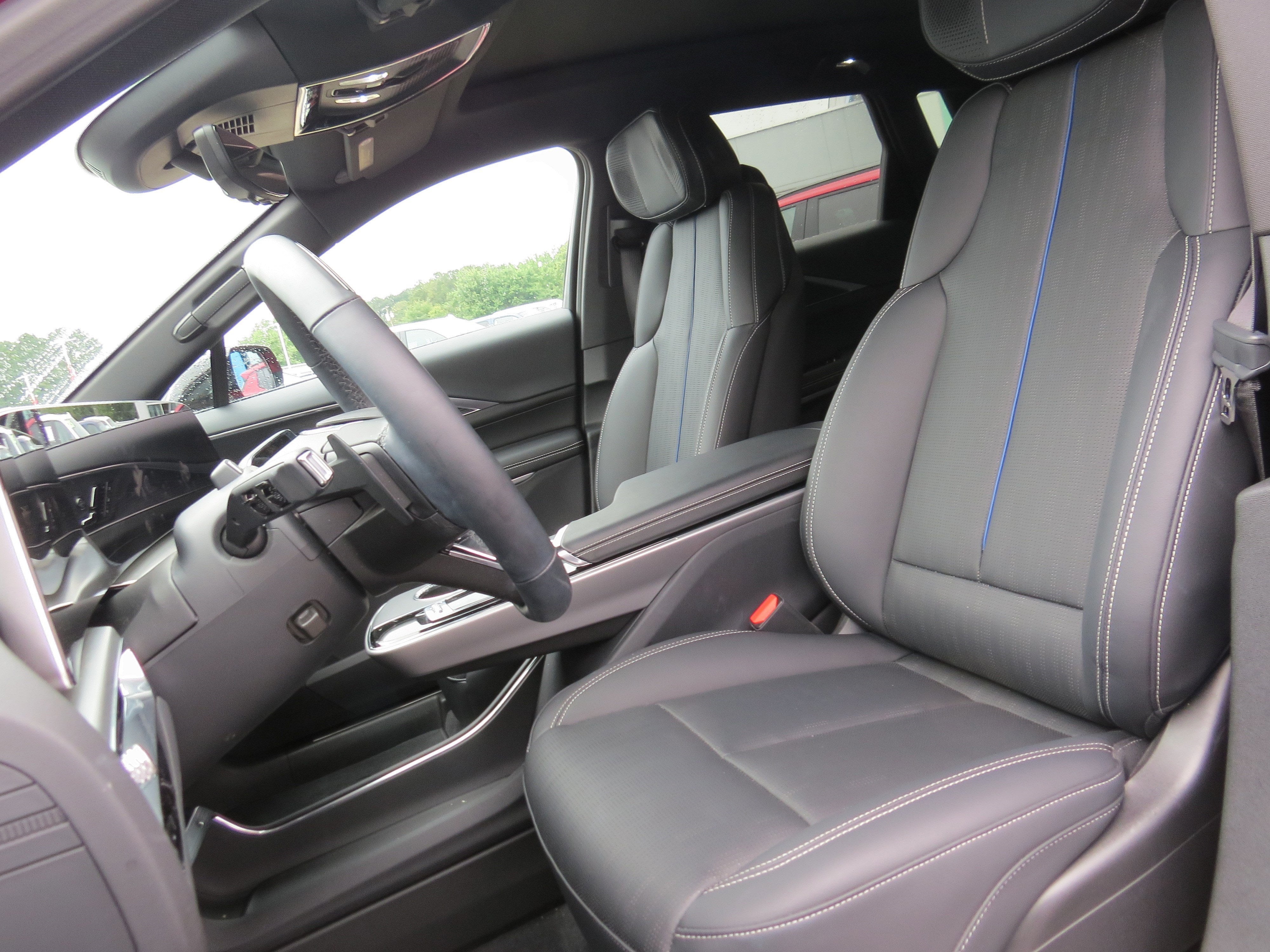 2025 Cadillac LYRIQ Sport 2