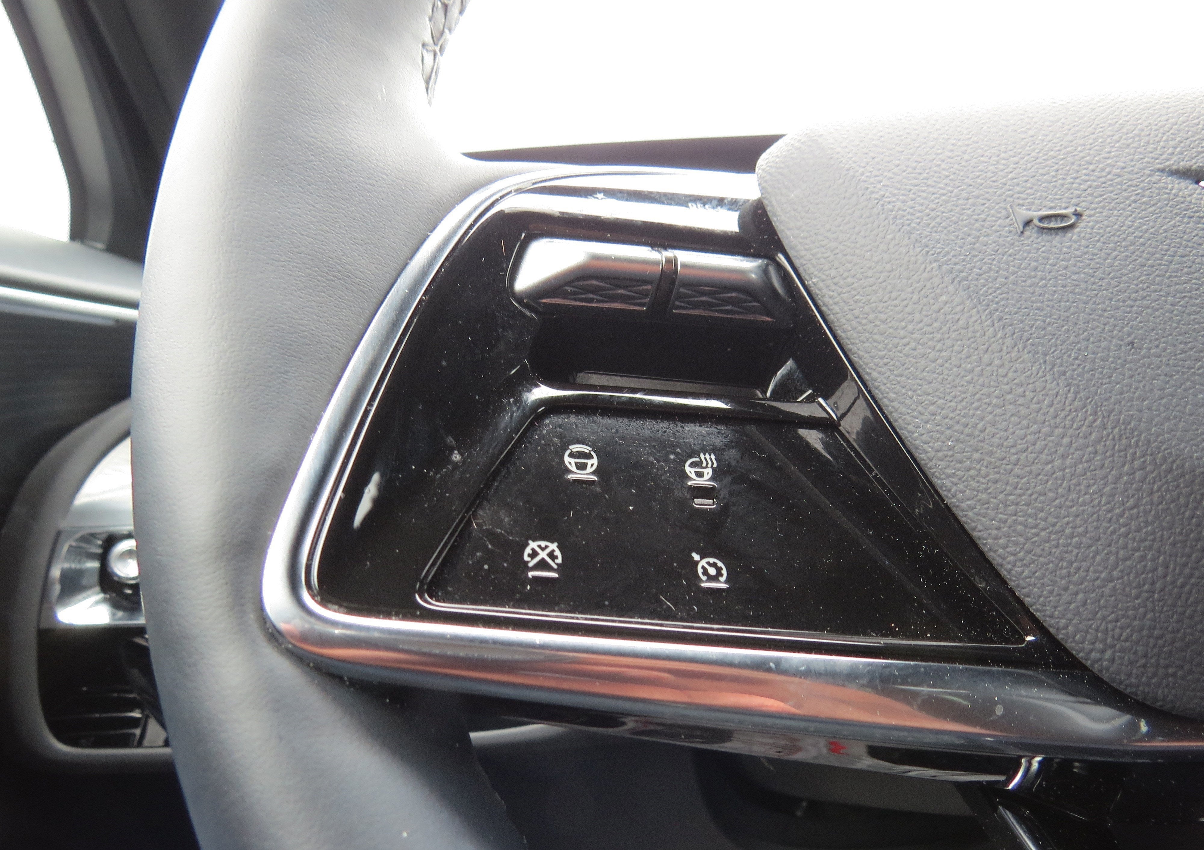 2025 Cadillac LYRIQ Sport 2