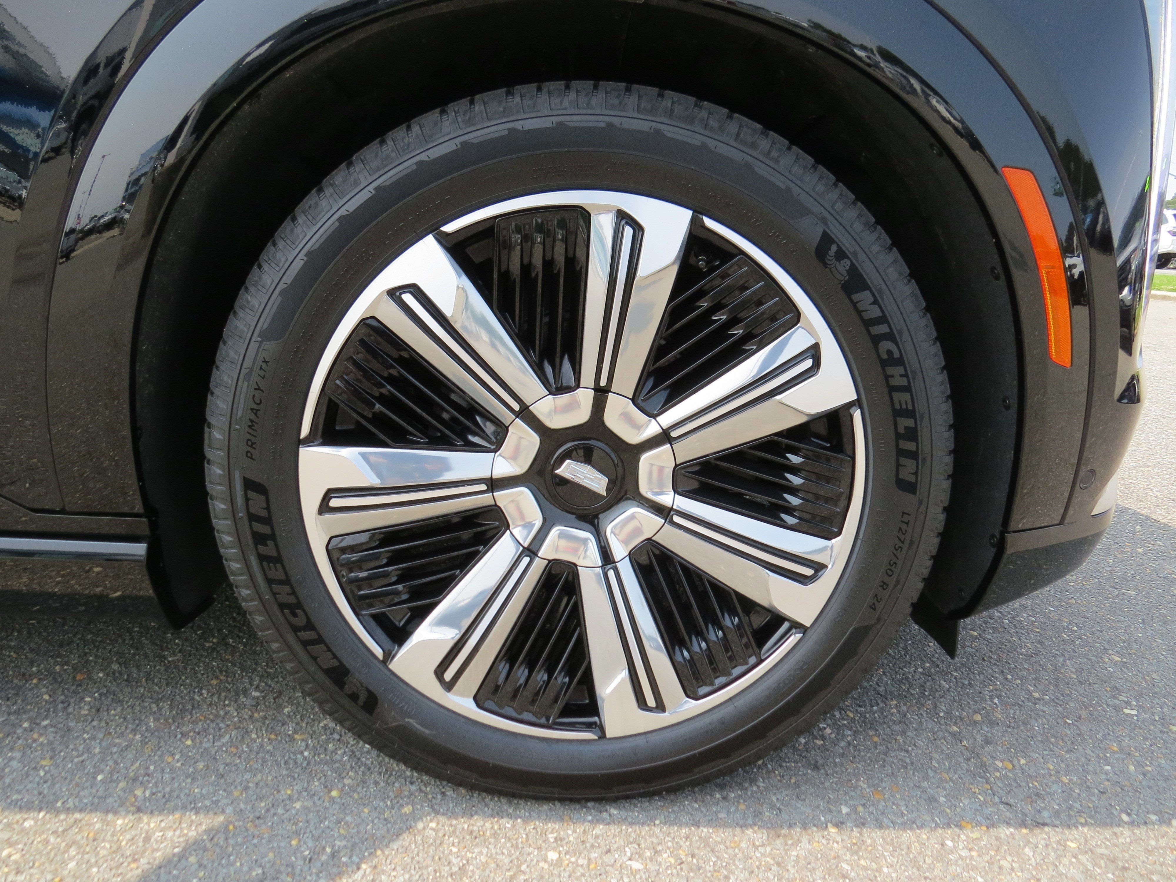 2025 Cadillac ESCALADE IQ Luxury 1