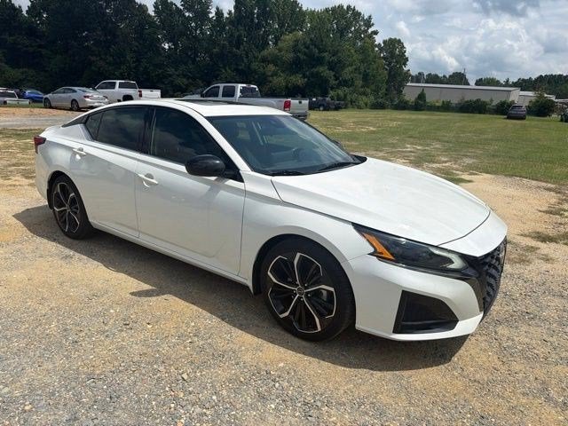 2023 Nissan Altima SR FWD