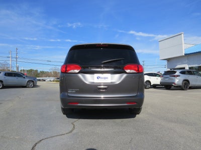 2022 Chrysler Voyager LX