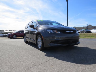2022 Chrysler Voyager LX