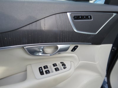 2020 Volvo XC90 Momentum