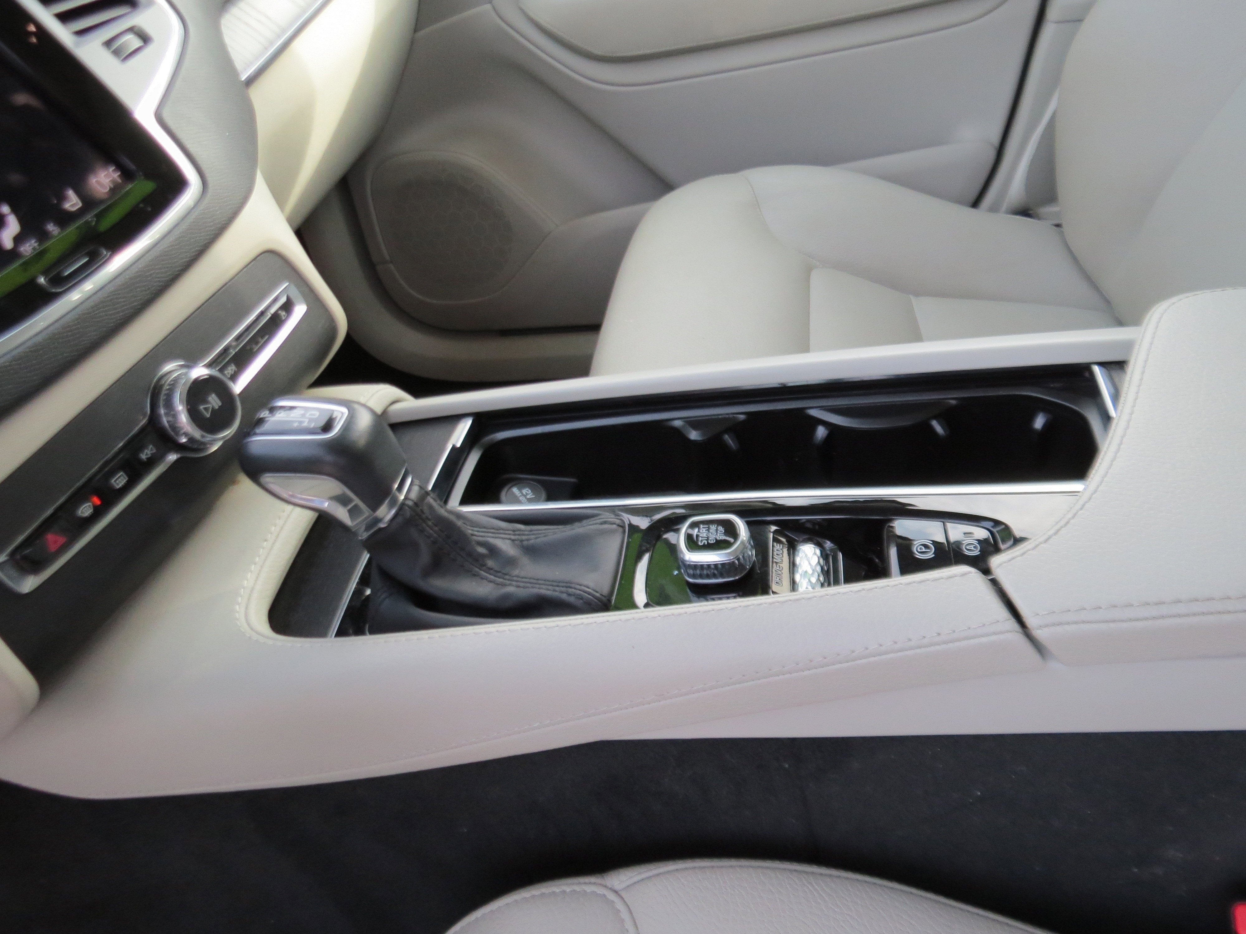 2020 Volvo XC90 Momentum