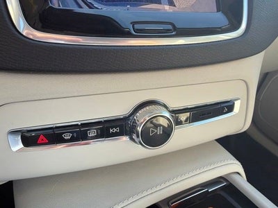 2024 Volvo XC90 B5 Core Bright Theme