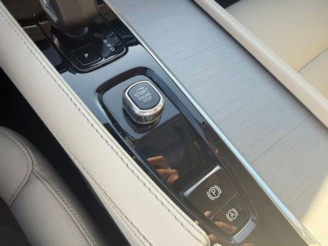 2024 Volvo XC90 B5 Core Bright Theme