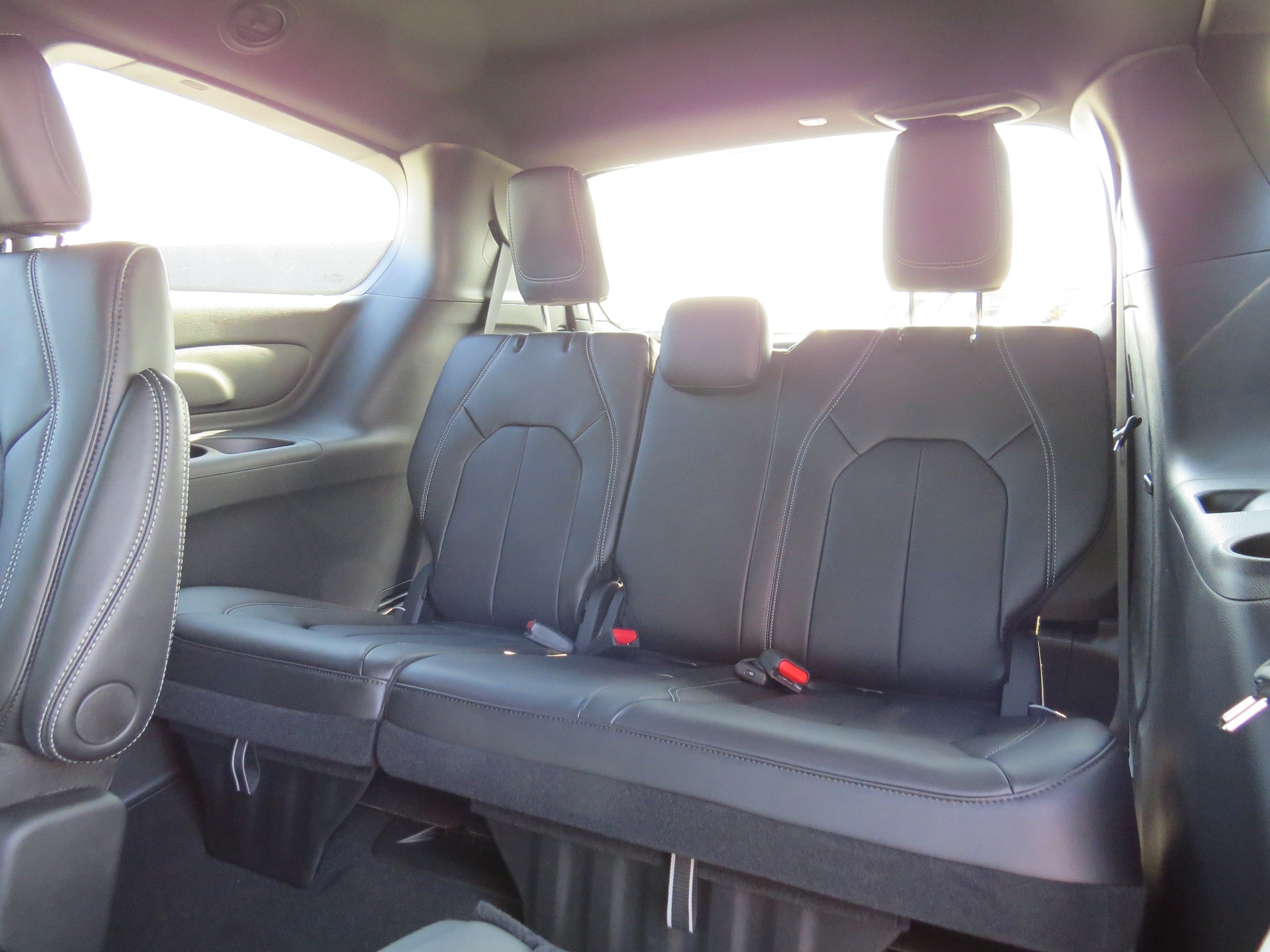 2025 Chrysler Voyager LX