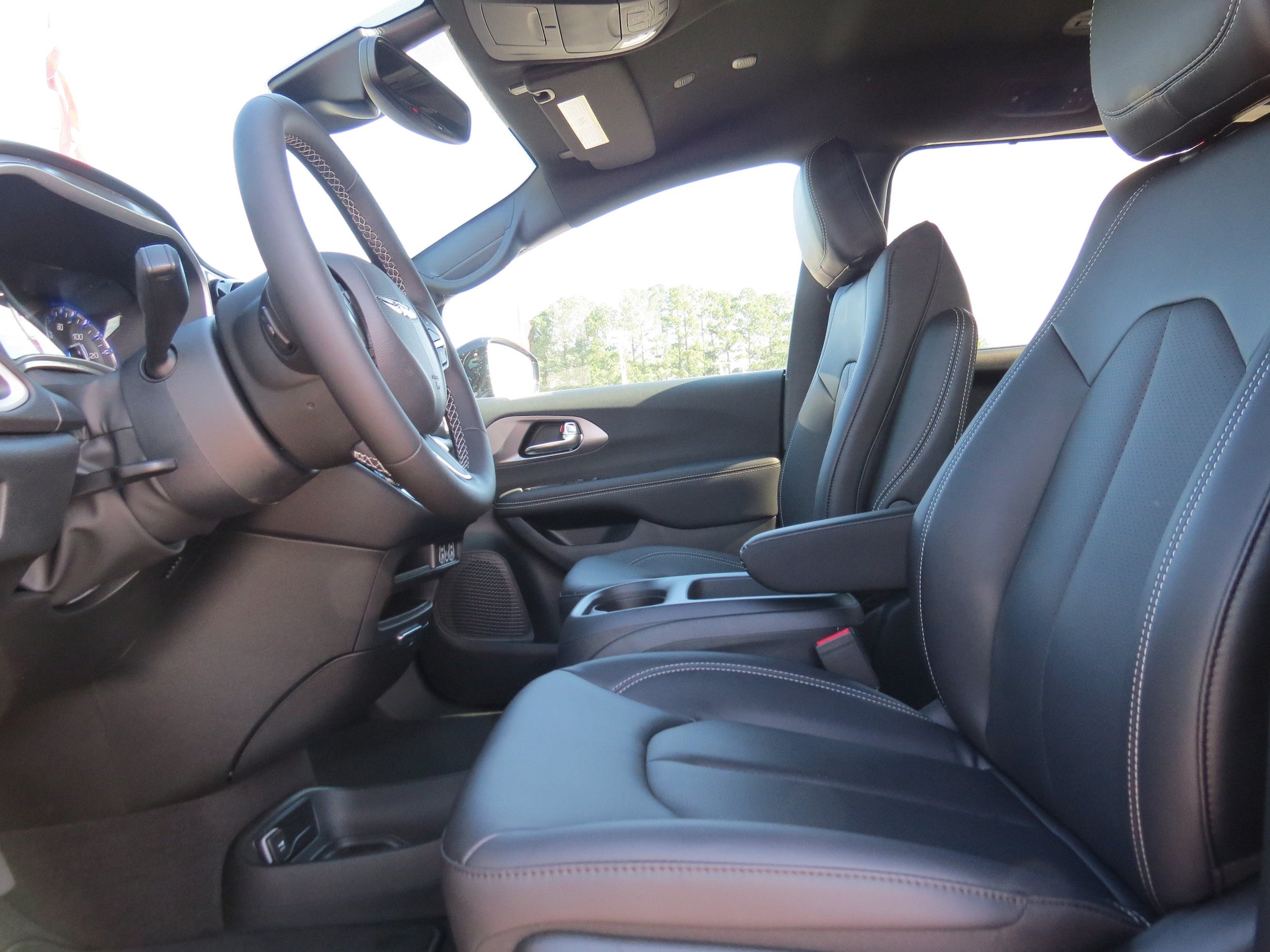 2025 Chrysler Voyager LX