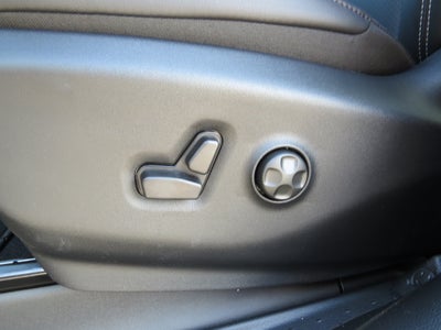 2025 Chrysler Voyager LX