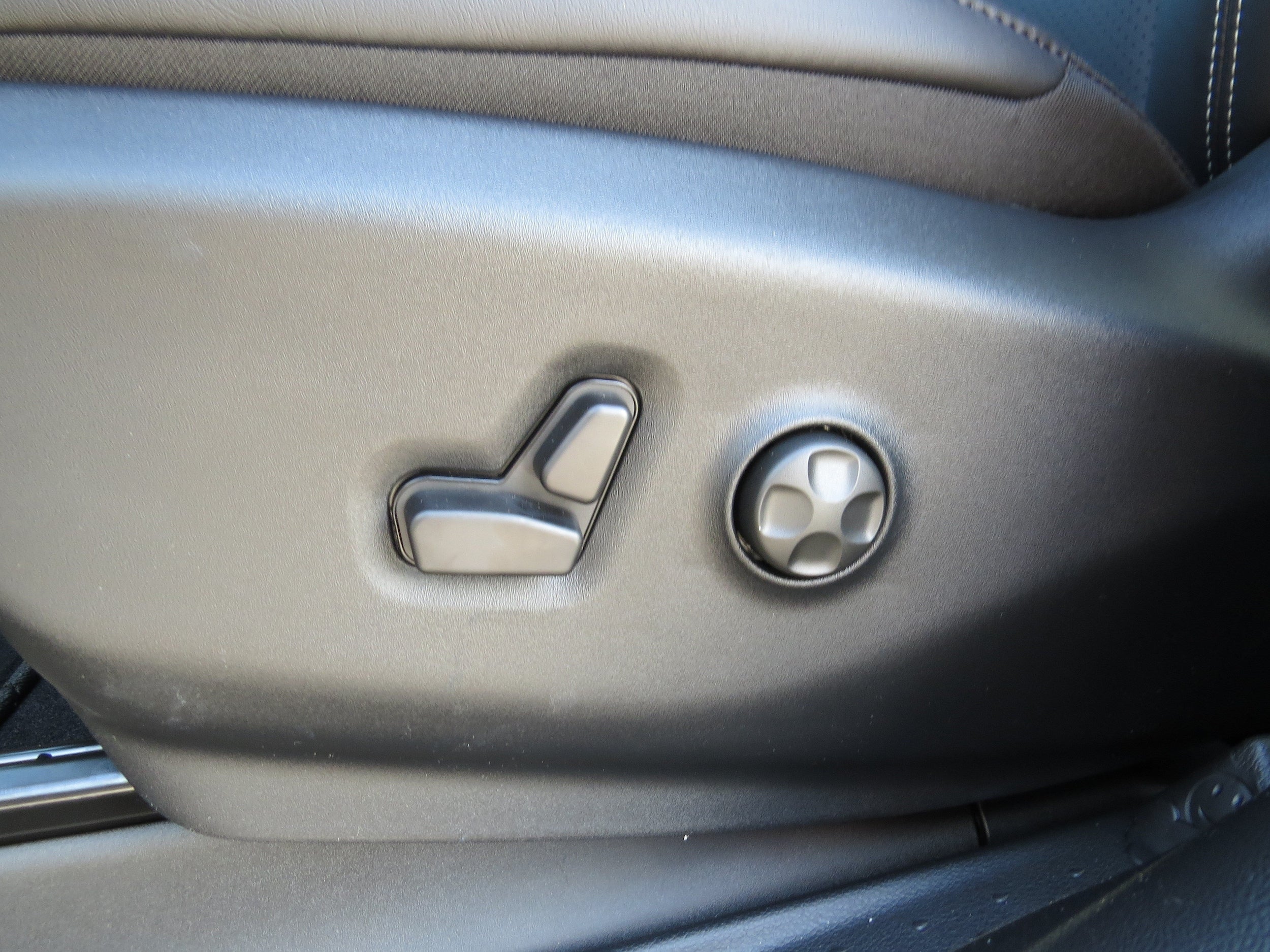2025 Chrysler Voyager LX