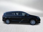 2025 Chrysler Voyager LX