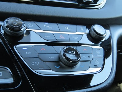 2025 Chrysler Voyager LX