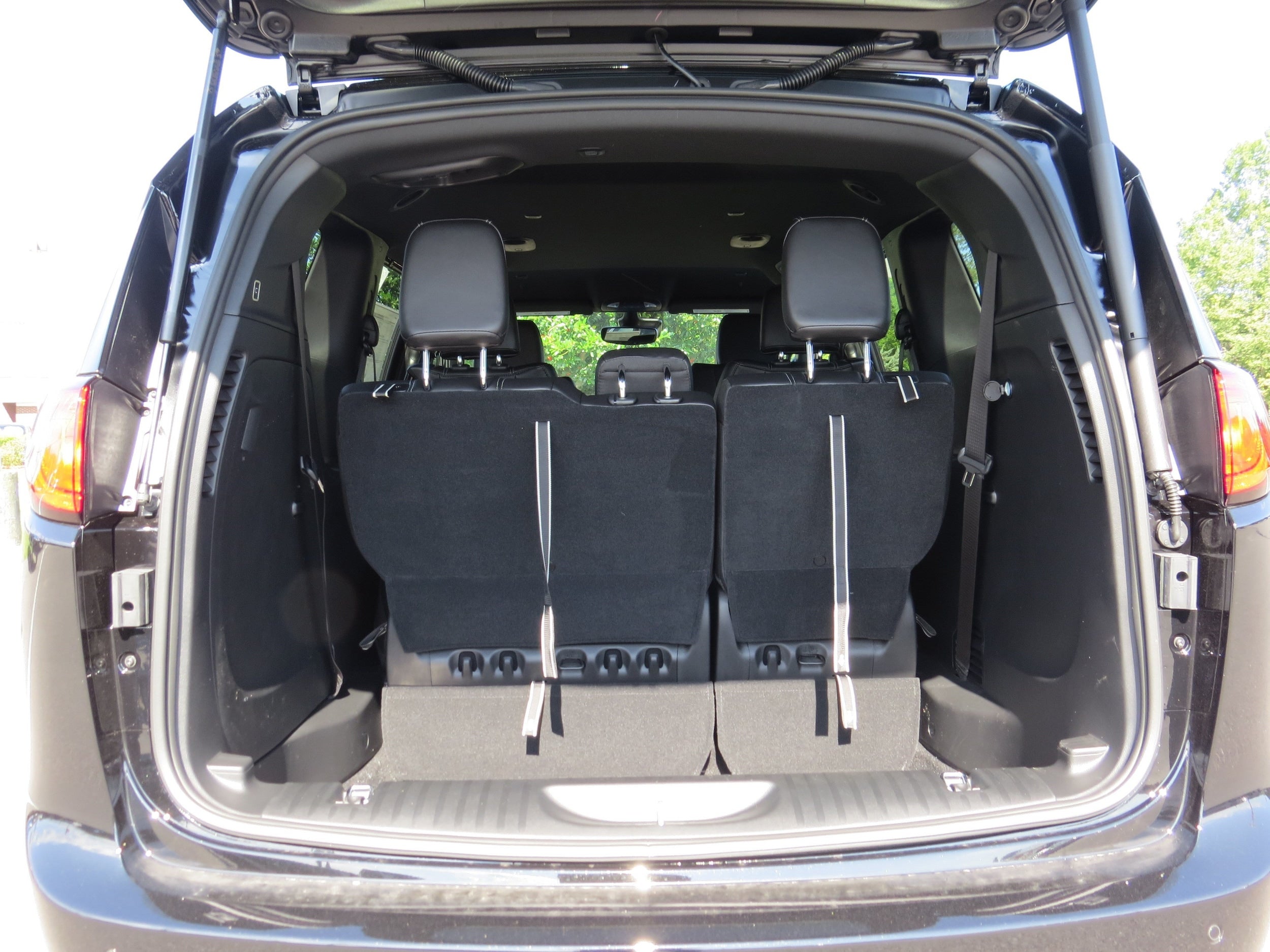 2025 Chrysler Voyager LX