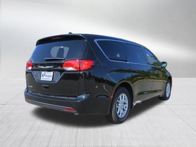 2025 Chrysler Voyager LX