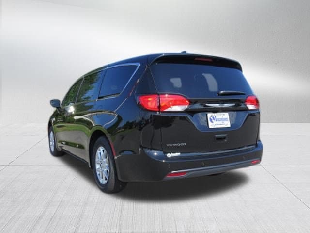 2025 Chrysler Voyager LX