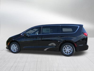 2025 Chrysler Voyager LX