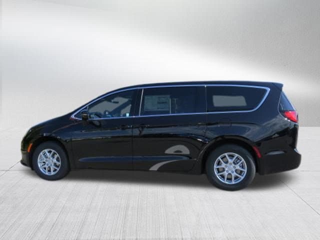 2025 Chrysler Voyager LX