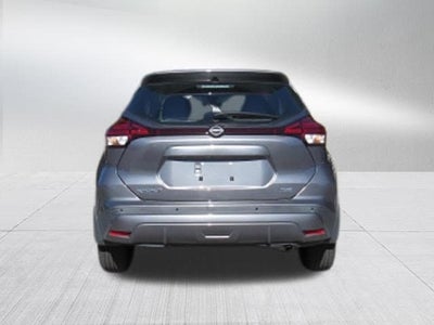 2022 Nissan Kicks SR