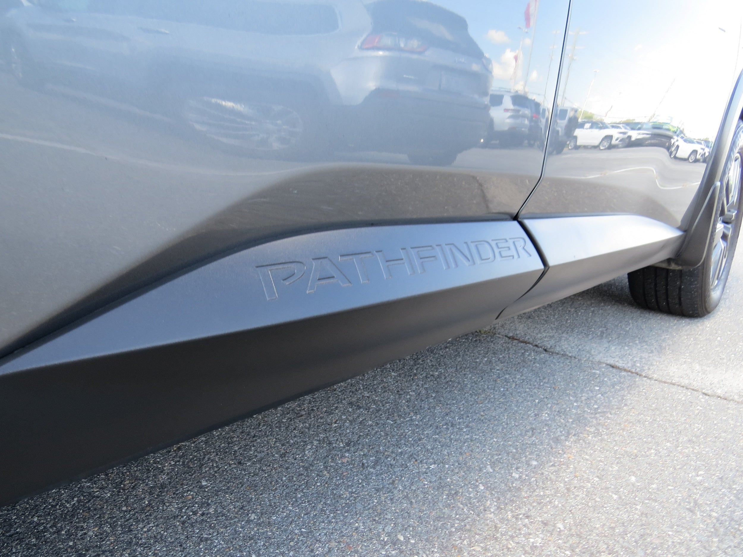 2024 Nissan Pathfinder SV